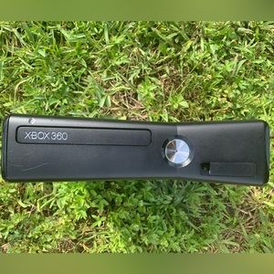XBOX 360 Slim 4gb
